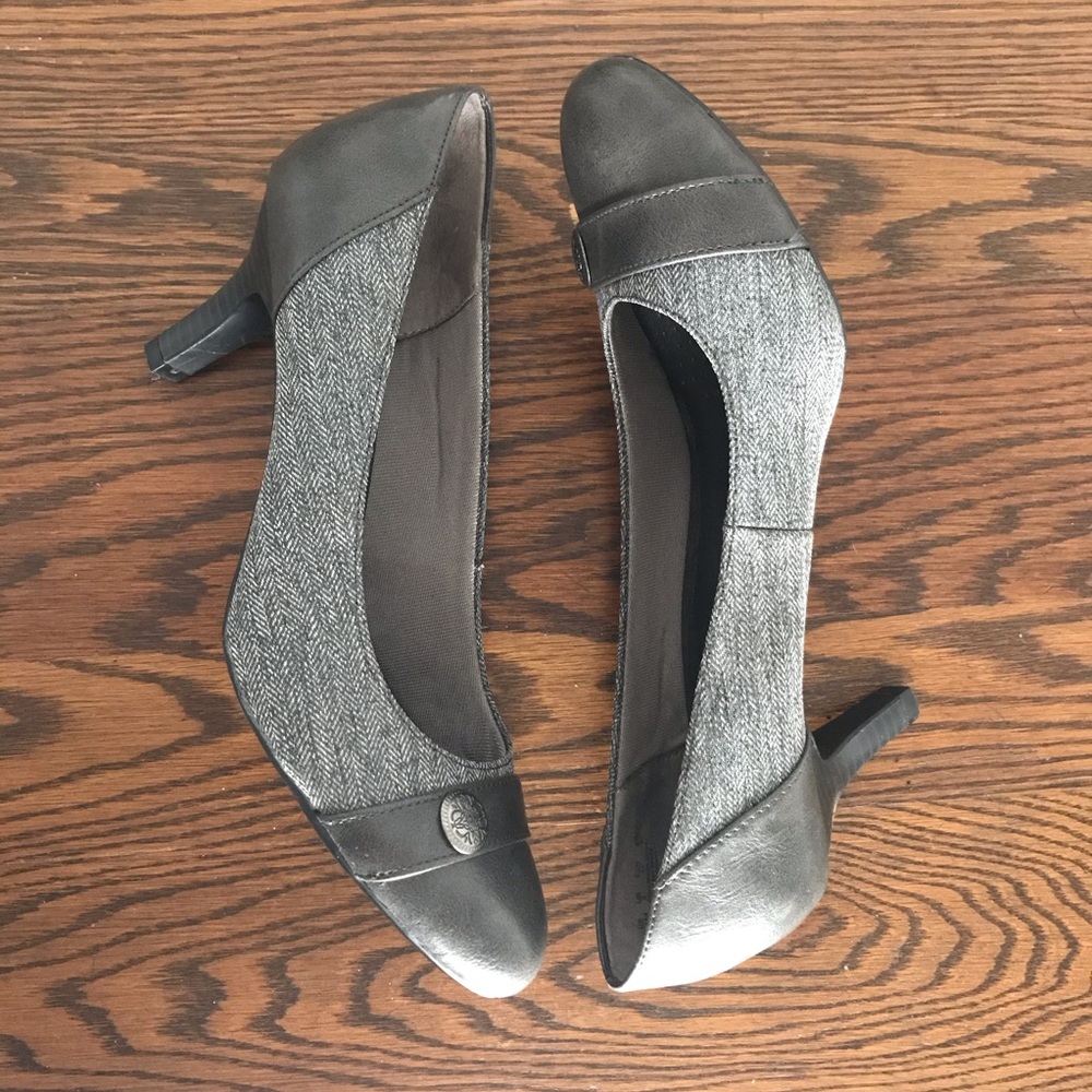 Like New Grey Tweed Pumps